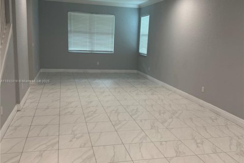 House in Port St. Lucie, Florida 6 bedrooms, 337.05 sq.m. № 1944960 - photo 4
