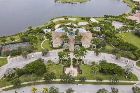 House in Port St. Lucie, Florida 6 bedrooms, 337.05 sq.m. № 1944960 - photo 24