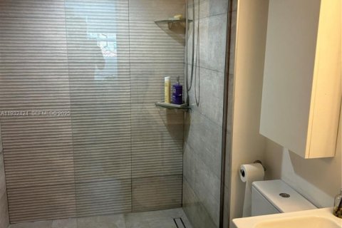 Снять в аренду кондоминиум в Майами-Бич, Флорида 2 спальни, 104.98м2, № 2034809 - фото 4