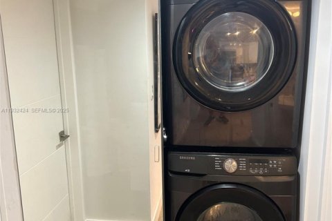 Снять в аренду кондоминиум в Майами-Бич, Флорида 2 спальни, 104.98м2, № 2034809 - фото 12