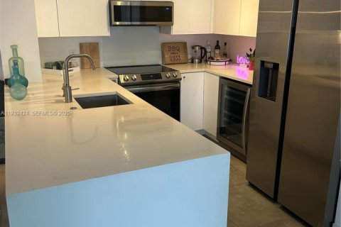 Кондоминиум с 2 спальнями в Майами-Бич, Флорида № 2034809