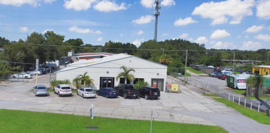Propiedad comercial en Kissimmee, Florida 1579.34 m2 № 1909164