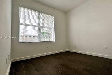 Condo in Miami Beach, Florida, 2 bedrooms  № 1972012 - photo 9