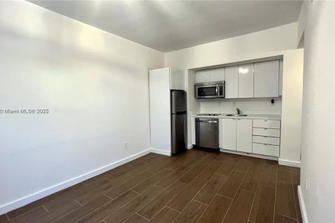 Condo in Miami Beach, Florida, 2 bedrooms  № 1972012 - photo 2