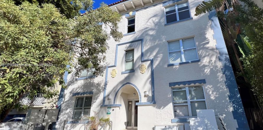 Condo in Miami Beach, Florida, 2 bedrooms  № 1972012