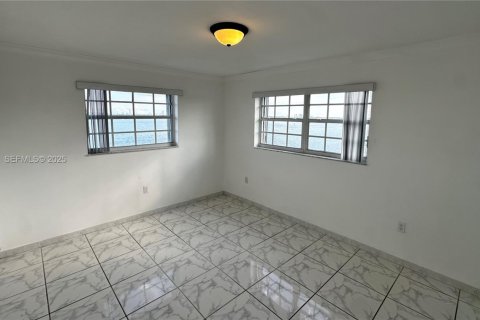 Снять в аренду кондоминиум в Майами, Флорида 2 спальни, 71.35м2, № 1987739 - фото 7