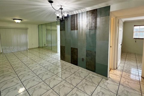 Снять в аренду кондоминиум в Майами, Флорида 2 спальни, 71.35м2, № 1987739 - фото 3