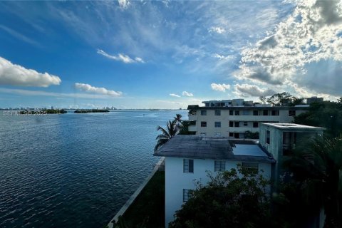 Снять в аренду кондоминиум в Майами, Флорида 2 спальни, 71.35м2, № 1987739 - фото 10