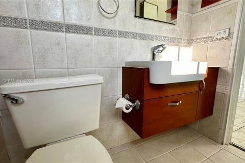 Снять в аренду кондоминиум в Майами, Флорида 2 спальни, 71.35м2, № 1987739 - фото 12