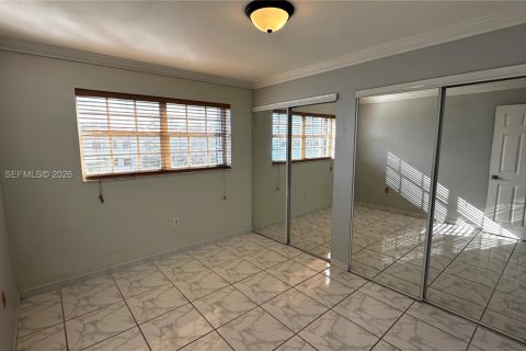 Condo in Miami, Florida, 2 bedrooms  № 1987739 - photo 23