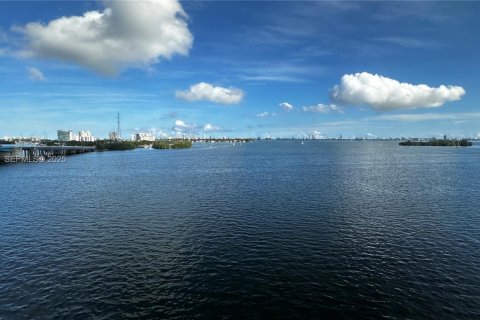 Кондоминиум с 2 спальнями в Майами, Флорида № 1987739