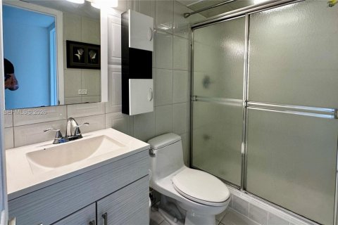 Condo in Miami, Florida, 2 bedrooms  № 1987739 - photo 26