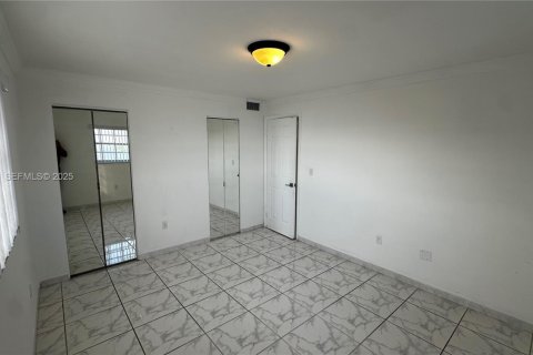 Снять в аренду кондоминиум в Майами, Флорида 2 спальни, 71.35м2, № 1987739 - фото 8