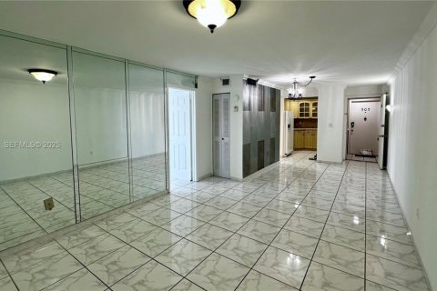 Снять в аренду кондоминиум в Майами, Флорида 2 спальни, 71.35м2, № 1987739 - фото 4