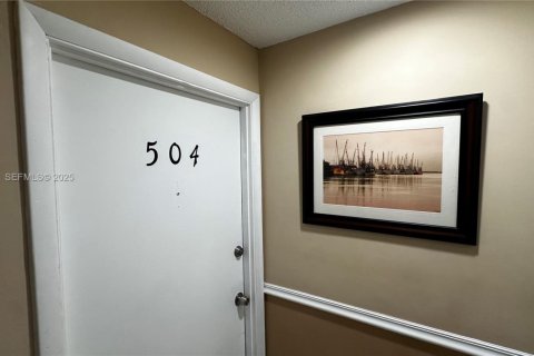 Снять в аренду кондоминиум в Майами, Флорида 2 спальни, 71.35м2, № 1987739 - фото 2