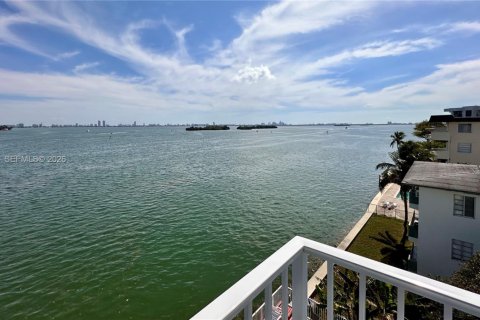 Condo in Miami, Florida, 2 bedrooms  № 1987739 - photo 20