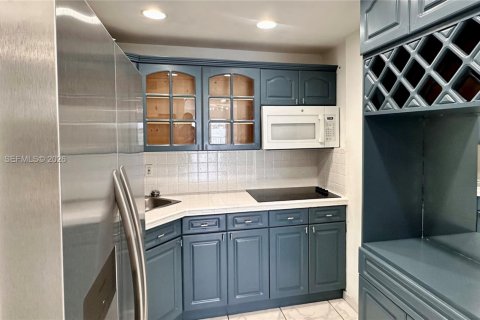 Condo in Miami, Florida, 2 bedrooms  № 1987739 - photo 29