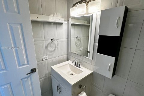 Снять в аренду кондоминиум в Майами, Флорида 2 спальни, 71.35м2, № 1987739 - фото 23