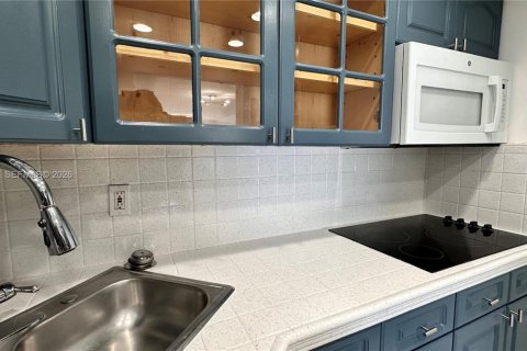 Condo in Miami, Florida, 2 bedrooms  № 1987739 - photo 16