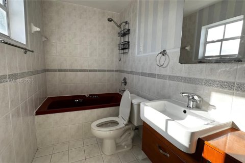 Снять в аренду кондоминиум в Майами, Флорида 2 спальни, 71.35м2, № 1987739 - фото 11