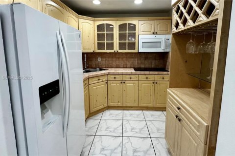 Снять в аренду кондоминиум в Майами, Флорида 2 спальни, 71.35м2, № 1987739 - фото 15