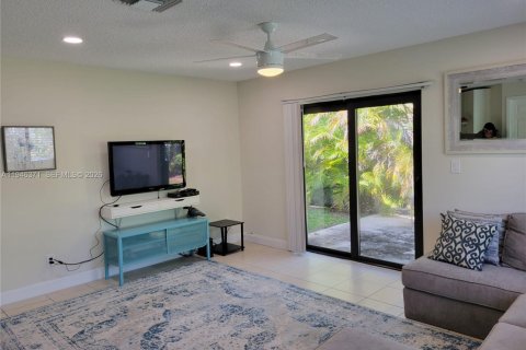 Купить коммерческую недвижимость в Делрей-Бич, Флорида 298.22м2, № 2003204 - фото 3