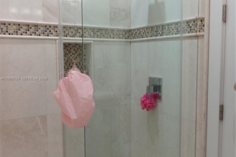 House in Davie, Florida 5 bedrooms, 440.08 sq.m. № 2062589 - photo 25