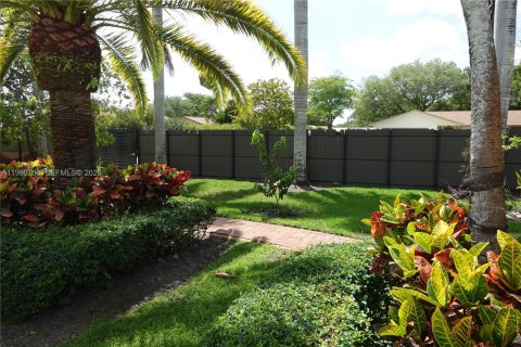 House in Davie, Florida 5 bedrooms, 440.08 sq.m. № 2062589 - photo 12