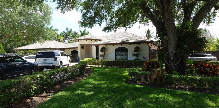 House in Davie, Florida 5 bedrooms, 440.08 sq.m. № 2062589
