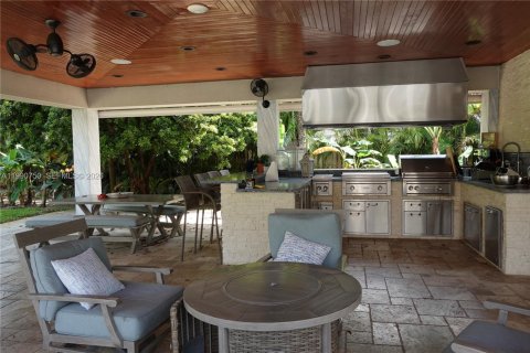 House in Davie, Florida 5 bedrooms, 440.08 sq.m. № 2062589 - photo 8