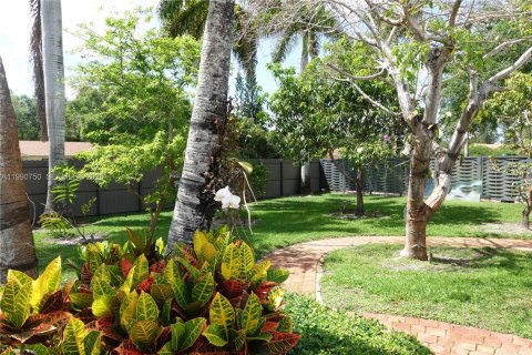 House in Davie, Florida 5 bedrooms, 440.08 sq.m. № 2062589 - photo 13