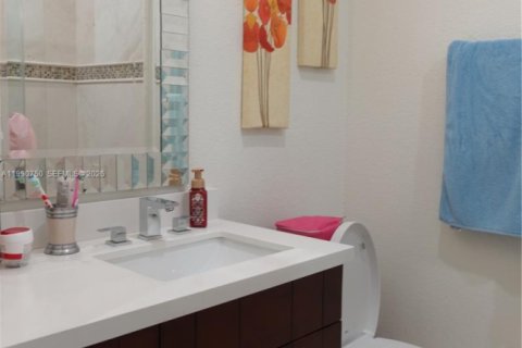 House in Davie, Florida 5 bedrooms, 440.08 sq.m. № 2062589 - photo 24