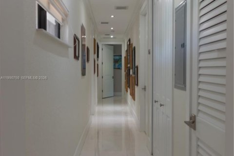 House in Davie, Florida 5 bedrooms, 440.08 sq.m. № 2062589 - photo 16