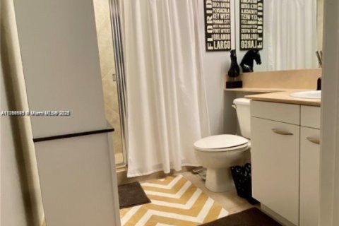 Condominio en alquiler en Hallandale Beach, Florida, 2 dormitorios, 92.9 m2 № 2012131 - foto 26
