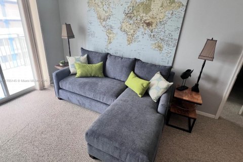 Condominio en alquiler en Hallandale Beach, Florida, 2 dormitorios, 92.9 m2 № 2012131 - foto 13