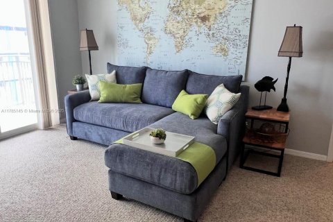 Condominio en alquiler en Hallandale Beach, Florida, 2 dormitorios, 92.9 m2 № 2012131 - foto 12