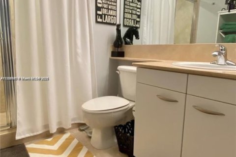 Condominio en alquiler en Hallandale Beach, Florida, 2 dormitorios, 92.9 m2 № 2012131 - foto 9