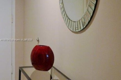 Купить кондоминиум в Халландейл-Бич, Флорида 1 спальня, 75.34м2, № 1774555 - фото 14