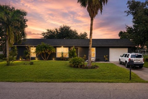 Villa ou maison à Punta Gorda, Floride 4 chambres, 115.38 m2 № 2348066