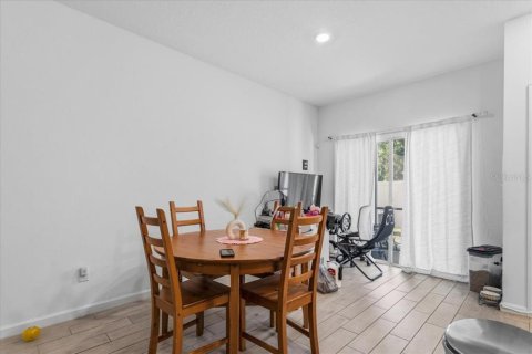 Townhouse in Newberry, Florida 3 bedrooms, 153.94 sq.m. № 2166046 - photo 12