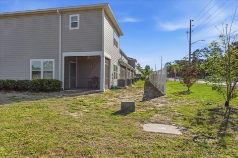 Townhouse in Newberry, Florida 3 bedrooms, 153.94 sq.m. № 2166046 - photo 30