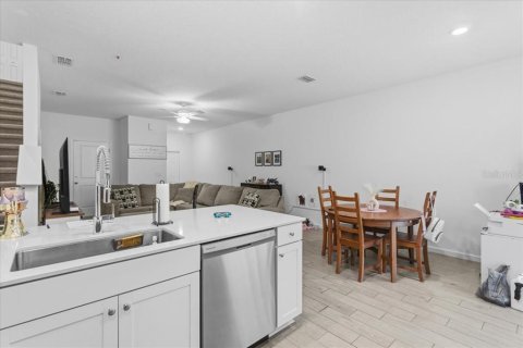 Townhouse in Newberry, Florida 3 bedrooms, 153.94 sq.m. № 2166046 - photo 10