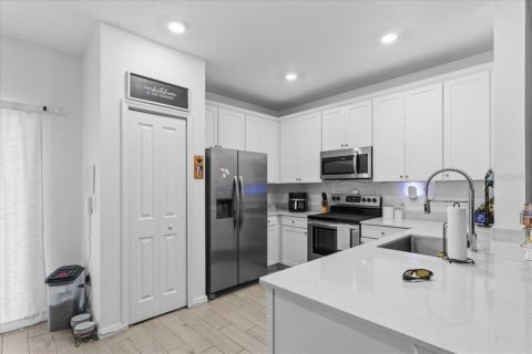Townhouse in Newberry, Florida 3 bedrooms, 153.94 sq.m. № 2166046 - photo 8