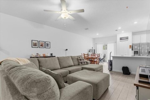 Townhouse in Newberry, Florida 3 bedrooms, 153.94 sq.m. № 2166046 - photo 4