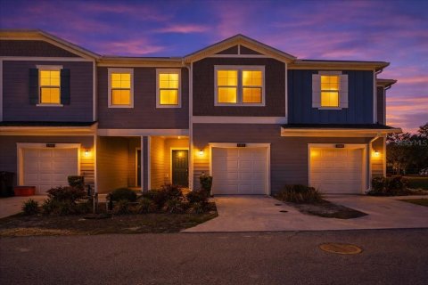 Townhouse in Newberry, Florida 3 bedrooms, 153.94 sq.m. № 2166046