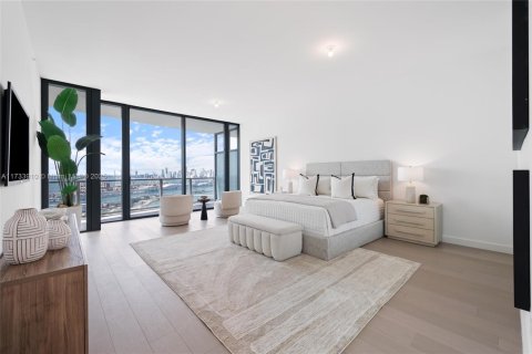 Condominio en venta en Miami, Florida, 4 dormitorios, 295.99 m2 № 1864962 - foto 17