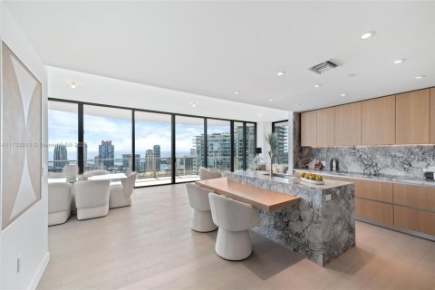 Condominio en venta en Miami, Florida, 4 dormitorios, 295.99 m2 № 1864962 - foto 10