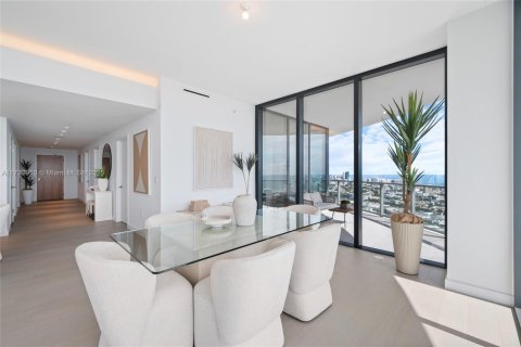 Condominio en venta en Miami, Florida, 4 dormitorios, 295.99 m2 № 1864962 - foto 13