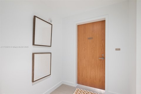 Condominio en venta en Miami, Florida, 4 dormitorios, 295.99 m2 № 1864962 - foto 4