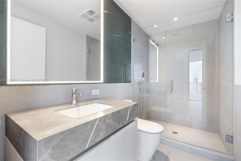 Condominio en venta en Miami, Florida, 4 dormitorios, 295.99 m2 № 1864962 - foto 21